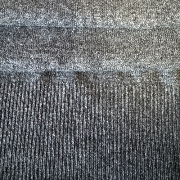Original Penguin by Munsingwear 100% Cashmere Sweater – Gray V-Neck Men’s Small - Picture 4 of 6